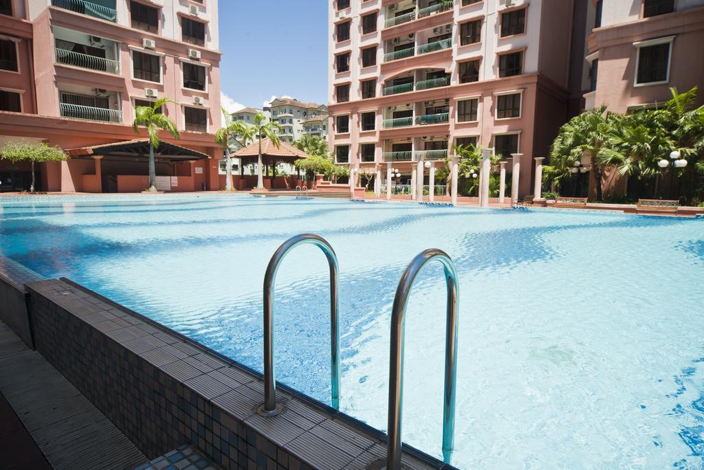 Ferienwohnung Nana Marina Court Kota Kinabalu Exterior foto