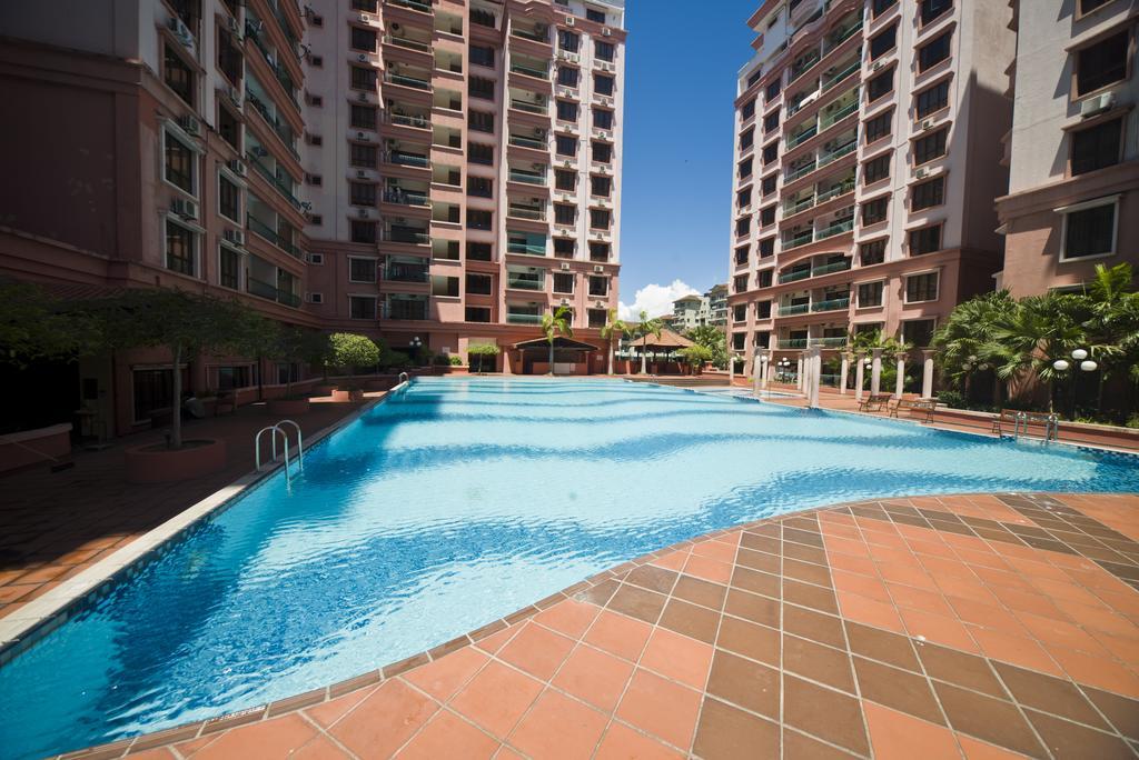 Ferienwohnung Nana Marina Court Kota Kinabalu Exterior foto