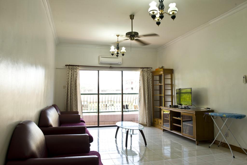 Ferienwohnung Nana Marina Court Kota Kinabalu Exterior foto